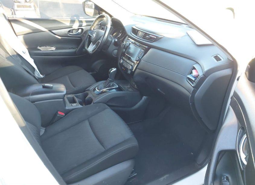 Photo 5 of 2020 Nissan Rogue SV FWD (VIN JN8AT2MT1LW010781)