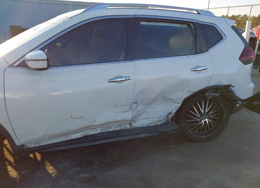 Photo 6 of 2020 Nissan Rogue SV FWD (VIN JN8AT2MT1LW010781)