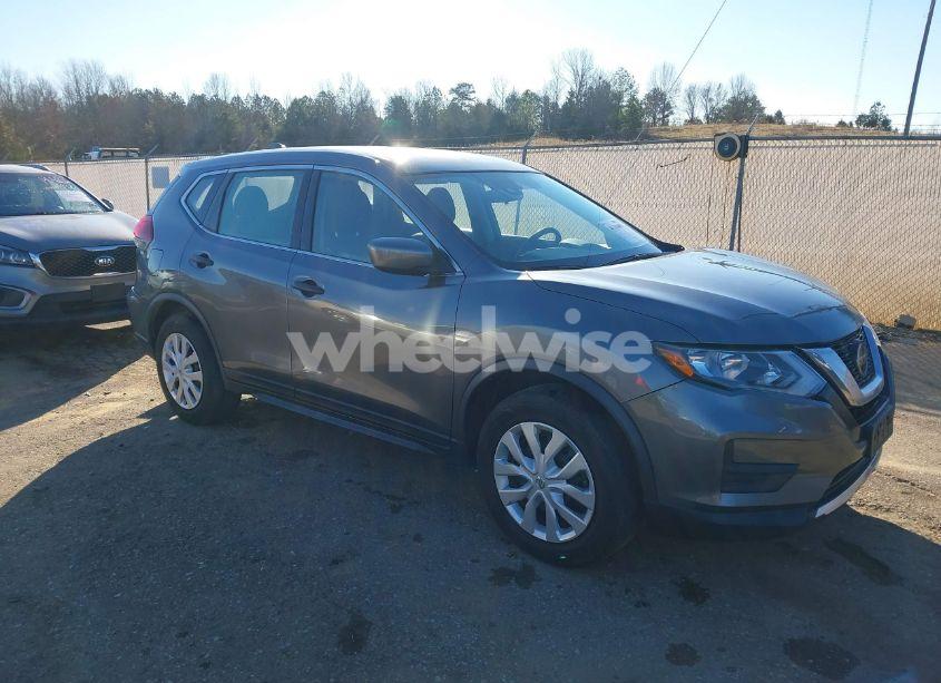 2020 Nissan Rogue S FWD (VIN JN8AT2MT1LW018833) main photo