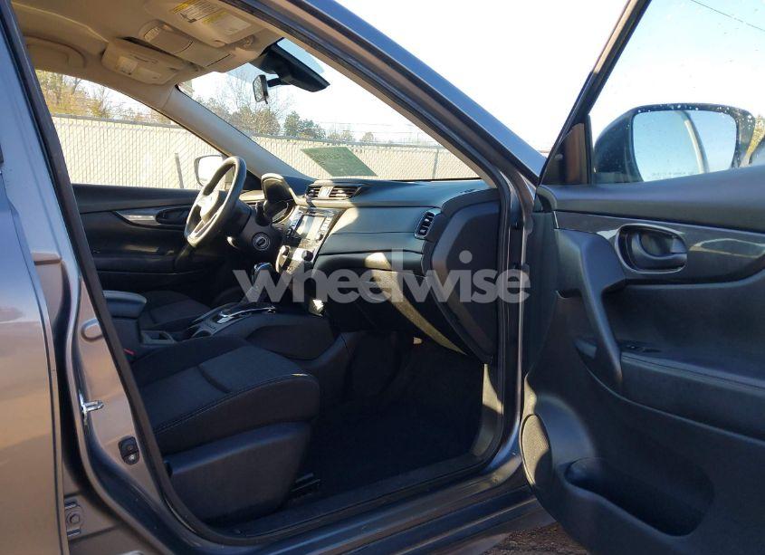 Photo 5 of 2020 Nissan Rogue S FWD (VIN JN8AT2MT1LW018833)