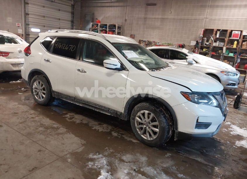 2020 Nissan Rogue SV FWD (VIN JN8AT2MT1LW038810) main photo