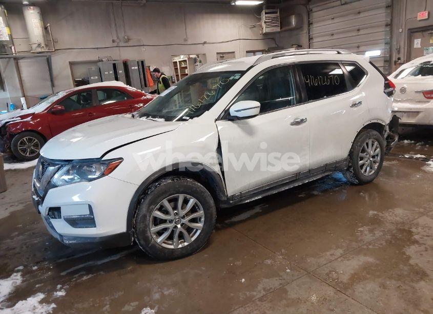 Photo 2 of 2020 Nissan Rogue SV FWD (VIN JN8AT2MT1LW038810)