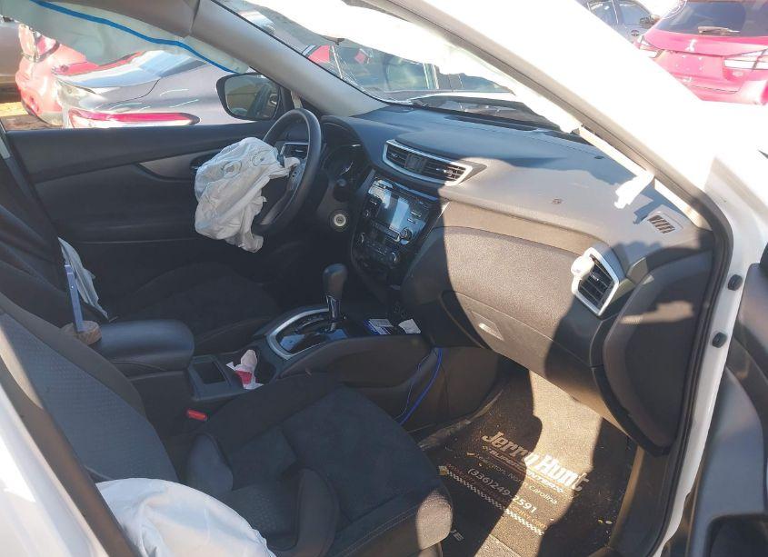 Photo 5 of 2016 Nissan Rogue S (VIN JN8AT2MT2GW015896)