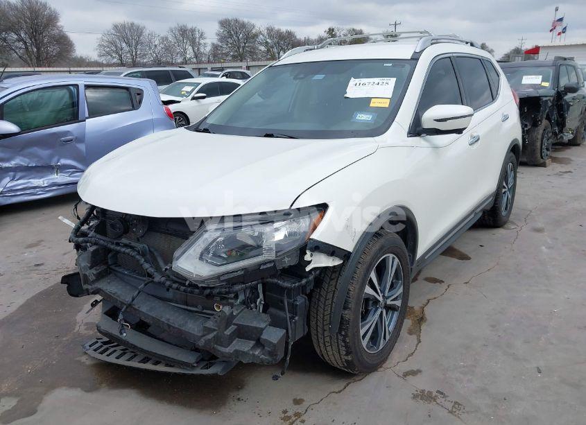 Photo 2 of 2017 Nissan Rogue SL (VIN JN8AT2MT2HW380211)