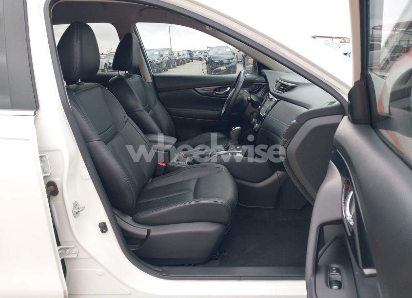 Photo 5 of 2017 Nissan Rogue SL (VIN JN8AT2MT2HW380211)