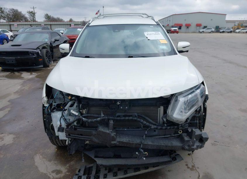 Photo 6 of 2017 Nissan Rogue SL (VIN JN8AT2MT2HW380211)