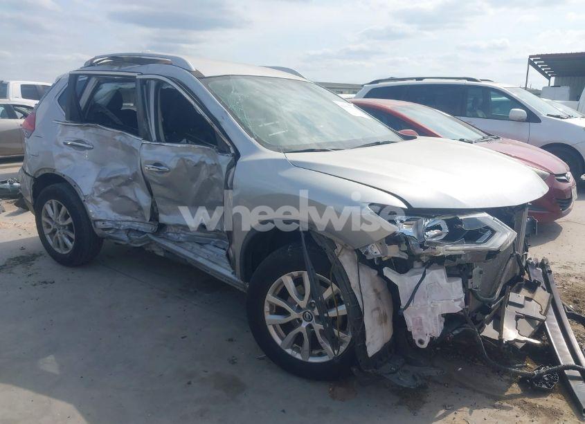 2017 Nissan Rogue SV (VIN JN8AT2MT2HW386588) main photo