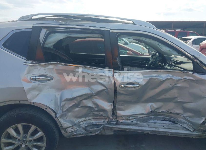 Photo 14 of 2017 Nissan Rogue SV (VIN JN8AT2MT2HW386588)