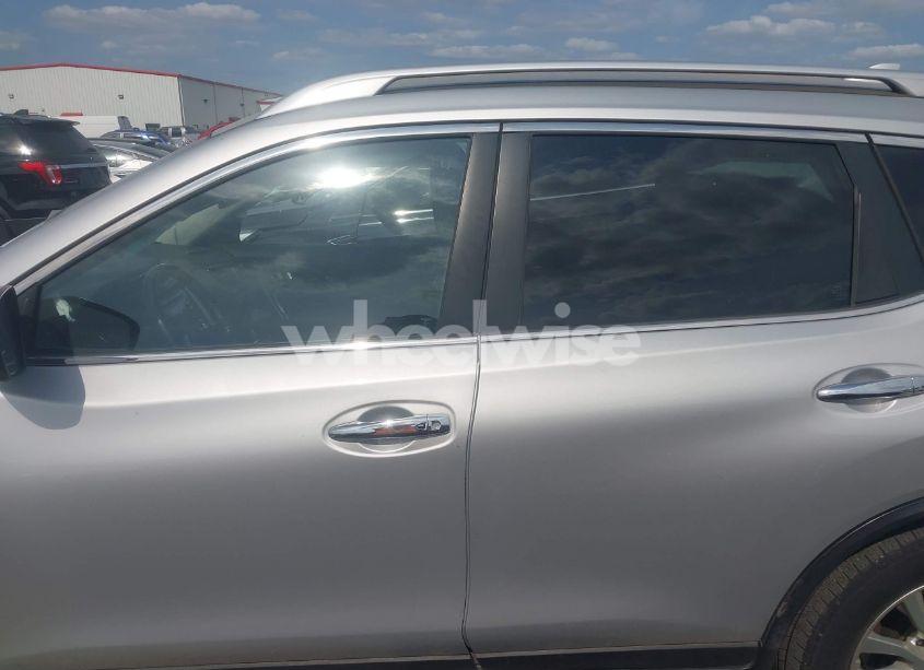 Photo 15 of 2017 Nissan Rogue SV (VIN JN8AT2MT2HW386588)