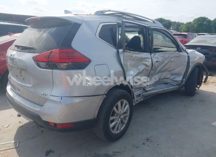 Photo 4 of 2017 Nissan Rogue SV (VIN JN8AT2MT2HW386588)