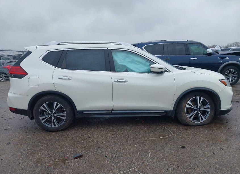 Photo 13 of 2017 Nissan Rogue SL (VIN JN8AT2MT2HW387840)