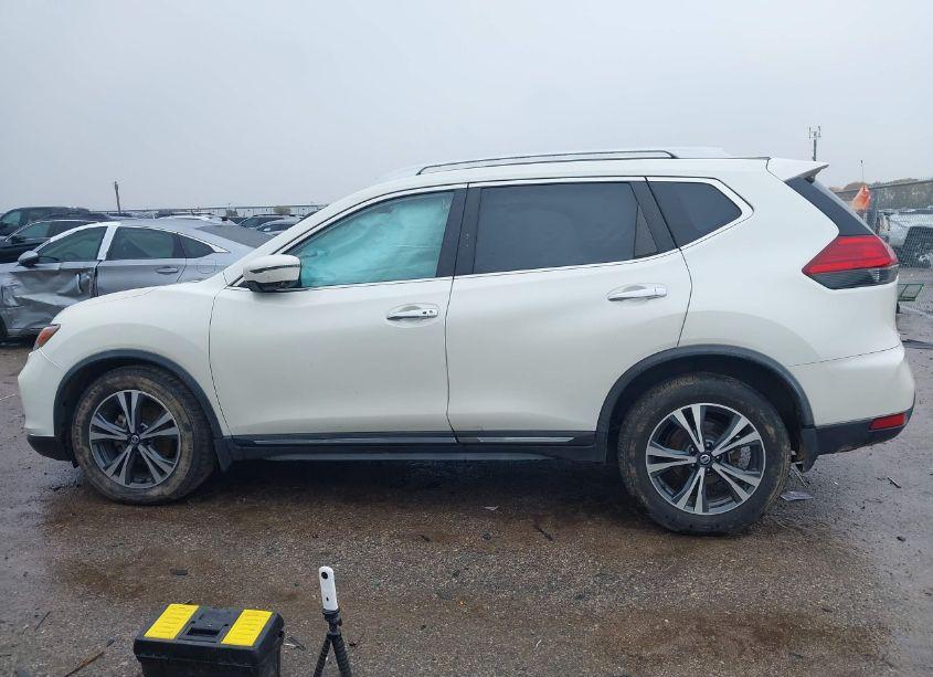 Photo 14 of 2017 Nissan Rogue SL (VIN JN8AT2MT2HW387840)