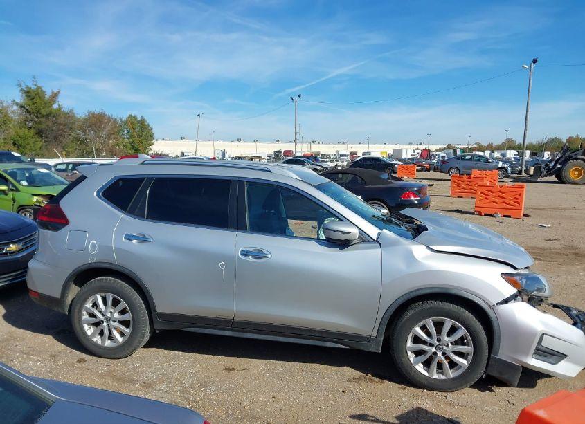 Photo 13 of 2018 Nissan Rogue SV (VIN JN8AT2MT2JW453521)