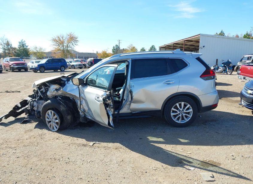 Photo 14 of 2018 Nissan Rogue SV (VIN JN8AT2MT2JW453521)