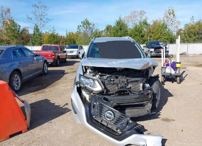 Photo 6 of 2018 Nissan Rogue SV (VIN JN8AT2MT2JW453521)