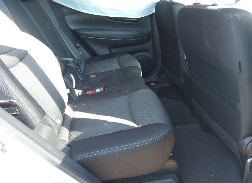 Photo 8 of 2018 Nissan Rogue SV (VIN JN8AT2MT2JW453521)