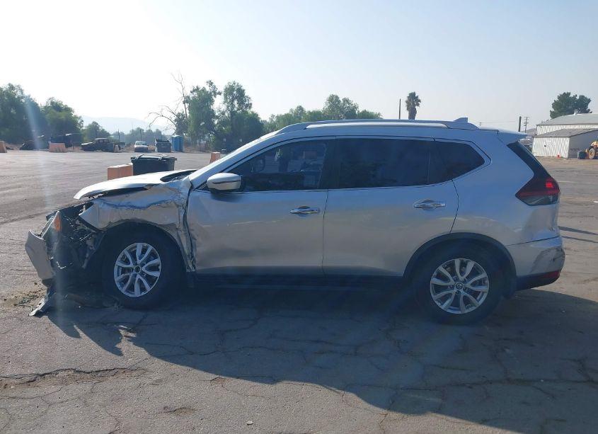 Photo 14 of 2018 Nissan Rogue SV (VIN JN8AT2MT2JW453860)