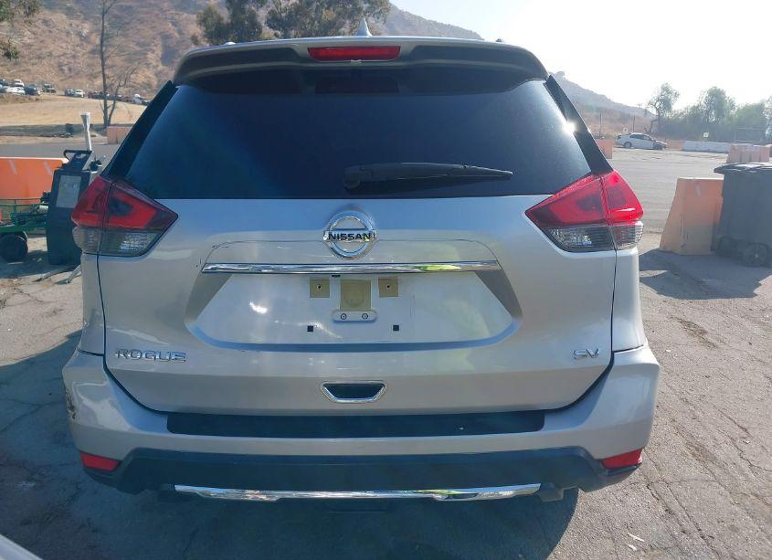 Photo 16 of 2018 Nissan Rogue SV (VIN JN8AT2MT2JW453860)