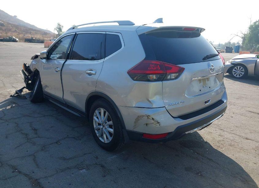 Photo 3 of 2018 Nissan Rogue SV (VIN JN8AT2MT2JW453860)