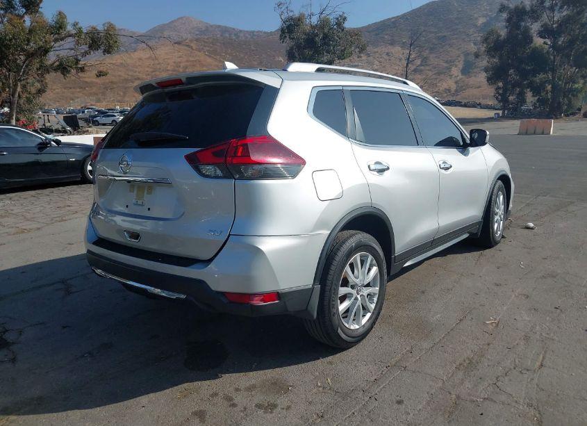 Photo 4 of 2018 Nissan Rogue SV (VIN JN8AT2MT2JW453860)