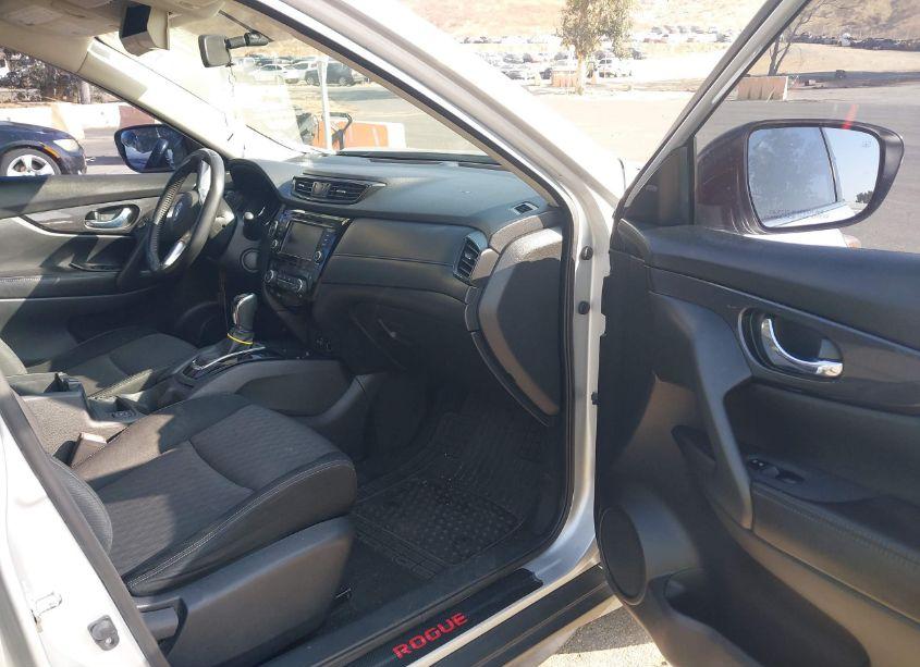 Photo 5 of 2018 Nissan Rogue SV (VIN JN8AT2MT2JW453860)