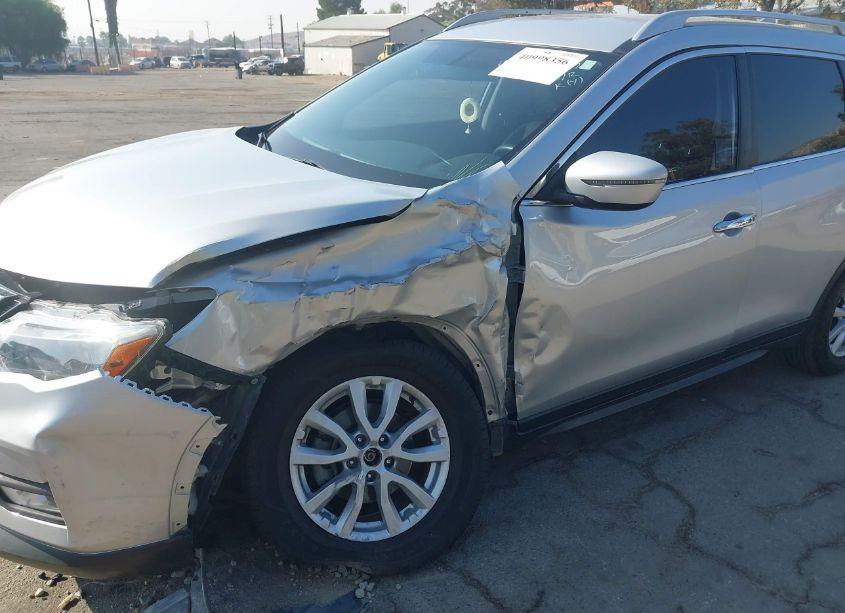 Photo 6 of 2018 Nissan Rogue SV (VIN JN8AT2MT2JW453860)