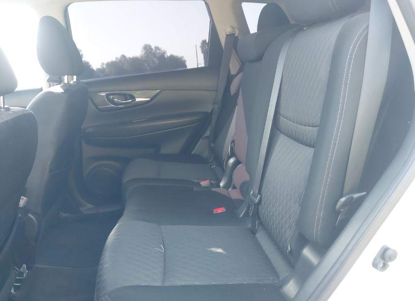 Photo 8 of 2018 Nissan Rogue SV (VIN JN8AT2MT2JW453860)