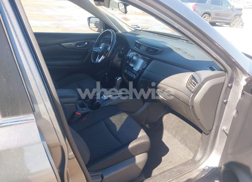 Photo 5 of 2019 Nissan Rogue SV (VIN JN8AT2MT2KW250131)