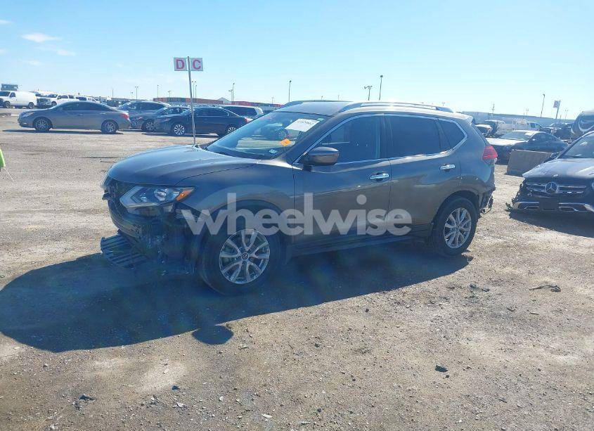 Photo 6 of 2019 Nissan Rogue SV (VIN JN8AT2MT2KW250131)