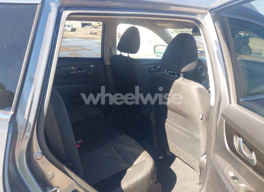 Photo 8 of 2019 Nissan Rogue SV (VIN JN8AT2MT2KW250131)