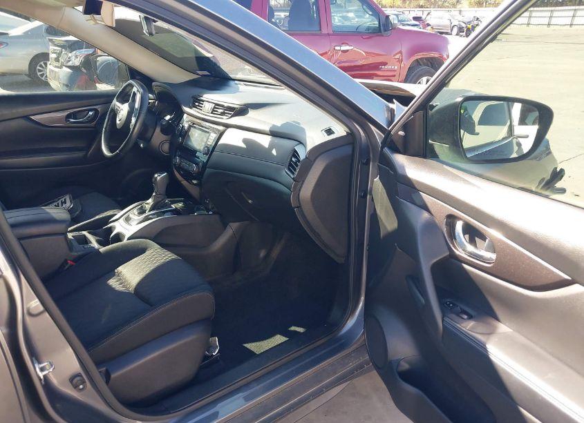 Photo 5 of 2019 Nissan Rogue SV (VIN JN8AT2MT2KW256673)