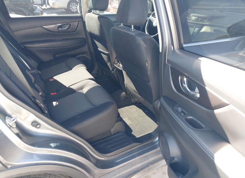 Photo 8 of 2019 Nissan Rogue SV (VIN JN8AT2MT2KW256673)