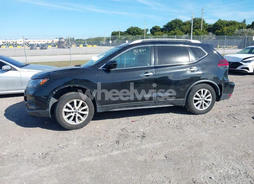 Photo 2 of 2019 Nissan Rogue SV (VIN JN8AT2MT2KW257600)