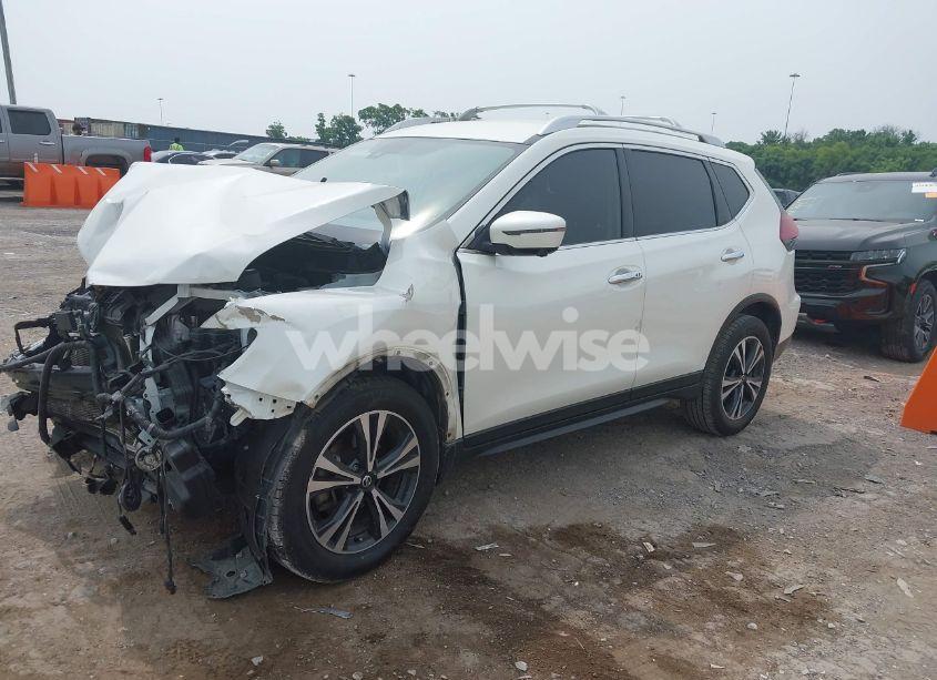 Photo 2 of 2019 Nissan Rogue SV (VIN JN8AT2MT2KW261808)