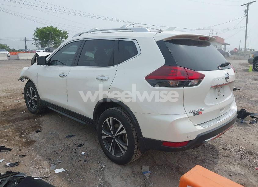 Photo 3 of 2019 Nissan Rogue SV (VIN JN8AT2MT2KW261808)