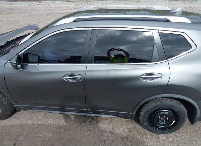 Photo 15 of 2020 Nissan Rogue SV FWD (VIN JN8AT2MT2LW009512)