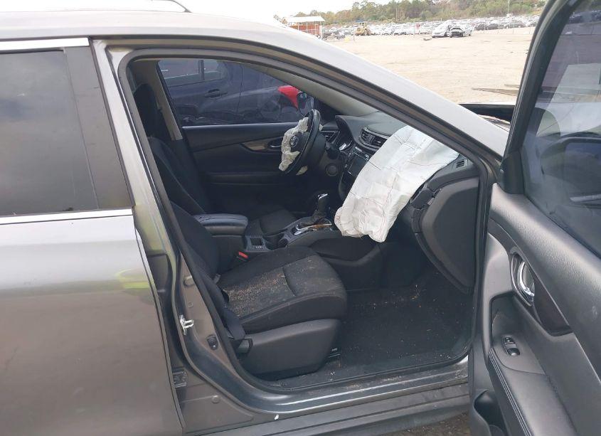 Photo 5 of 2020 Nissan Rogue SV FWD (VIN JN8AT2MT2LW009512)