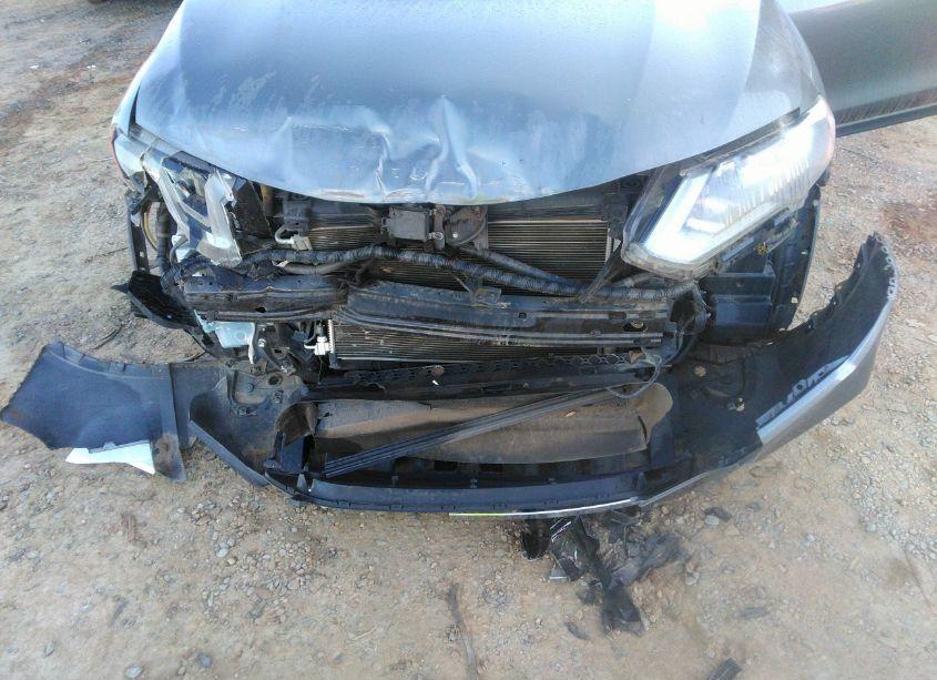 Photo 6 of 2020 Nissan Rogue S FWD (VIN JN8AT2MT2LW035270)