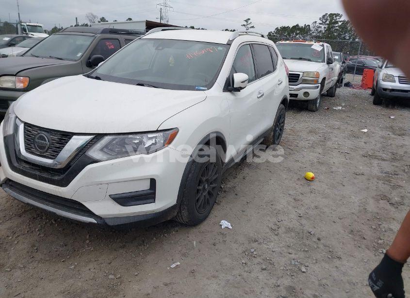 Photo 2 of 2020 Nissan Rogue S FWD (VIN JN8AT2MT2LW037407)