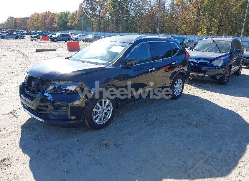 Photo 2 of 2020 Nissan Rogue SV FWD (VIN JN8AT2MT2LW038900)