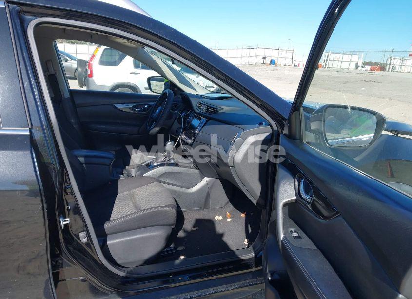 Photo 5 of 2020 Nissan Rogue SV FWD (VIN JN8AT2MT2LW038900)