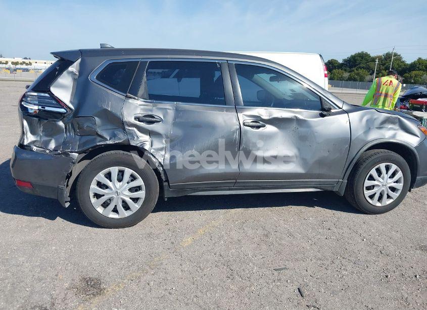 Photo 6 of 2017 Nissan Rogue S (VIN JN8AT2MT3HW390746)