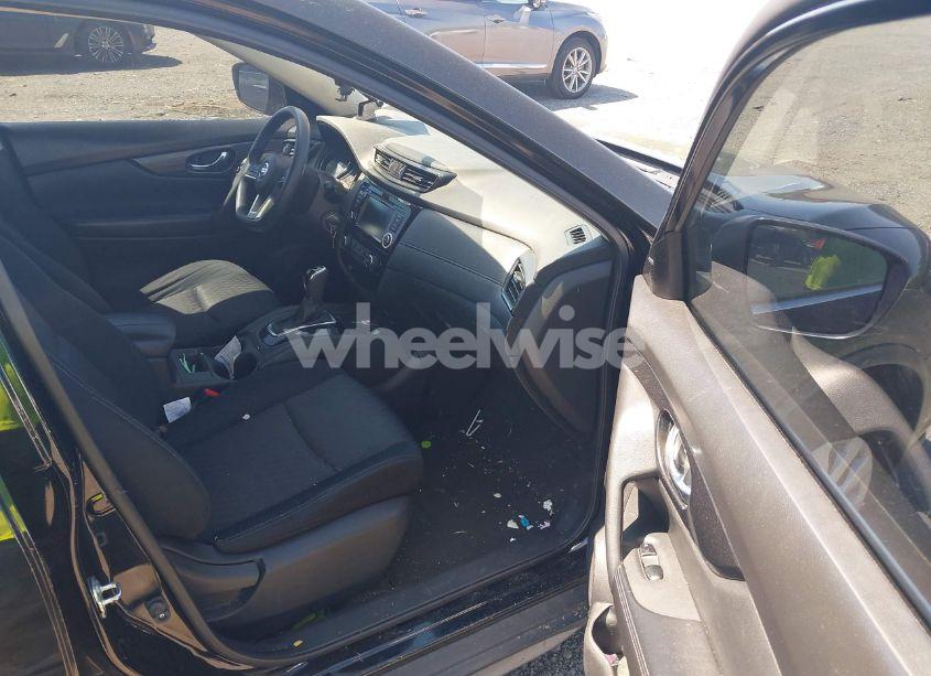 Photo 5 of 2018 Nissan Rogue S (VIN JN8AT2MT3JW451180)