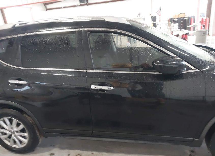 Photo 14 of 2018 Nissan Rogue SV (VIN JN8AT2MT3JW459702)