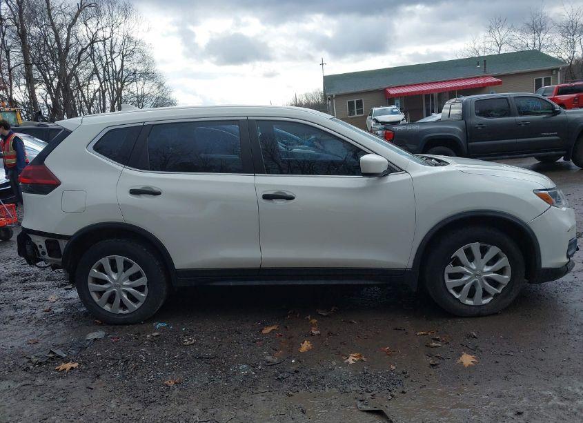 Photo 13 of 2018 Nissan Rogue S (VIN JN8AT2MT3JW461899)