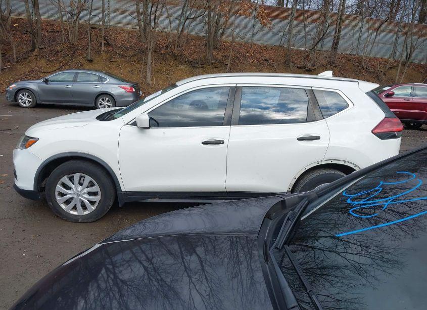 Photo 14 of 2018 Nissan Rogue S (VIN JN8AT2MT3JW461899)