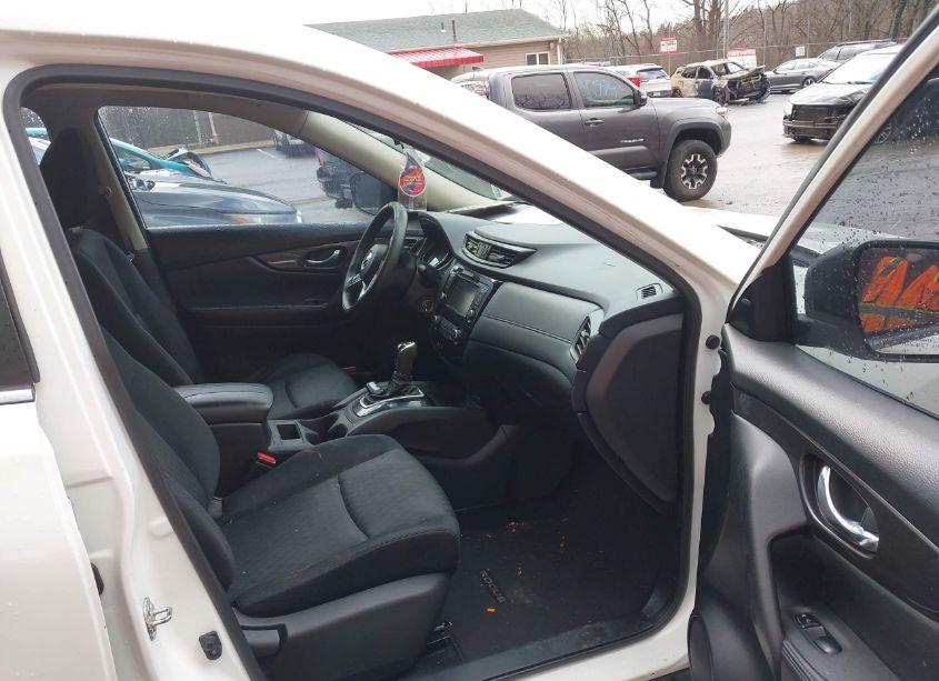 Photo 5 of 2018 Nissan Rogue S (VIN JN8AT2MT3JW461899)