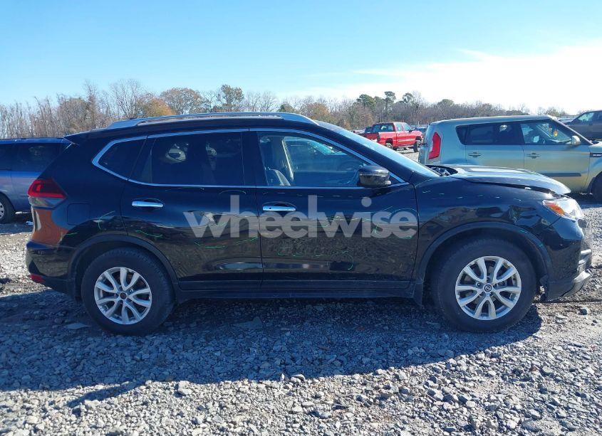 Photo 13 of 2018 Nissan Rogue SV (VIN JN8AT2MT3JW492246)