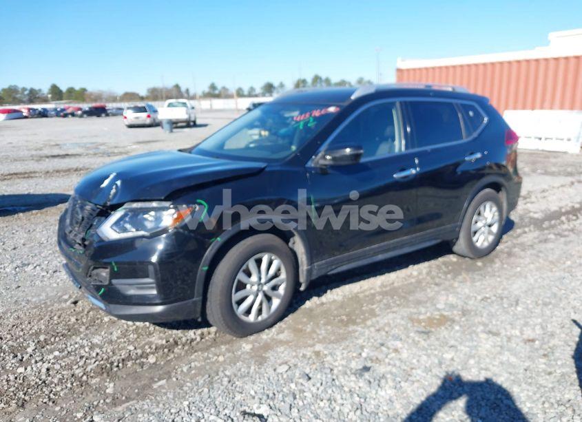Photo 2 of 2018 Nissan Rogue SV (VIN JN8AT2MT3JW492246)