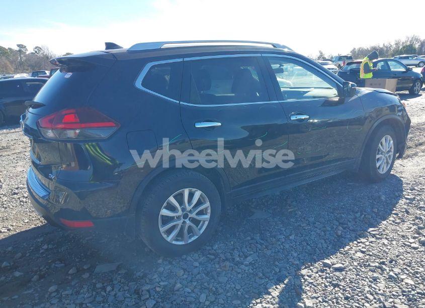 Photo 4 of 2018 Nissan Rogue SV (VIN JN8AT2MT3JW492246)